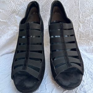 ✨3/$10✨ Chic strappy black heels * Paul Green * Size 8